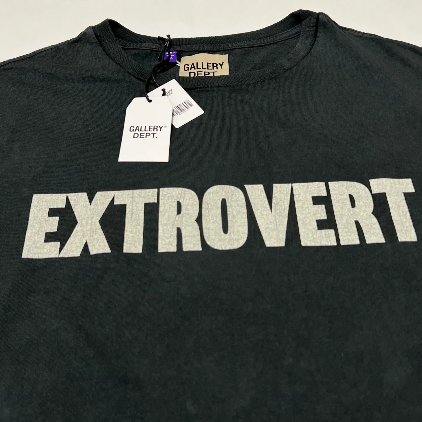 GALLERY DEPT. INTRO EXTRO REVERSIBLE TEE ATK series Reversible slogan TEE Washed black S-XL Ready-made garments Asso special dyed The bones are obviously whitened Rewashed water treatment The printing has an obvious distressed feel The VINTAGE effect is full Original cylindrical fabric Loose version The printing is washed and distressed